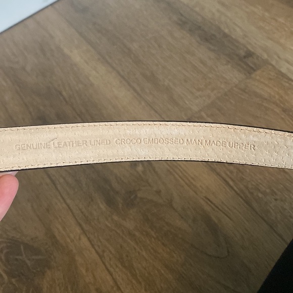 Black Croc Embossed leather ornate clasp belt Sz M/L brass buckle. - Picture 7 of 9